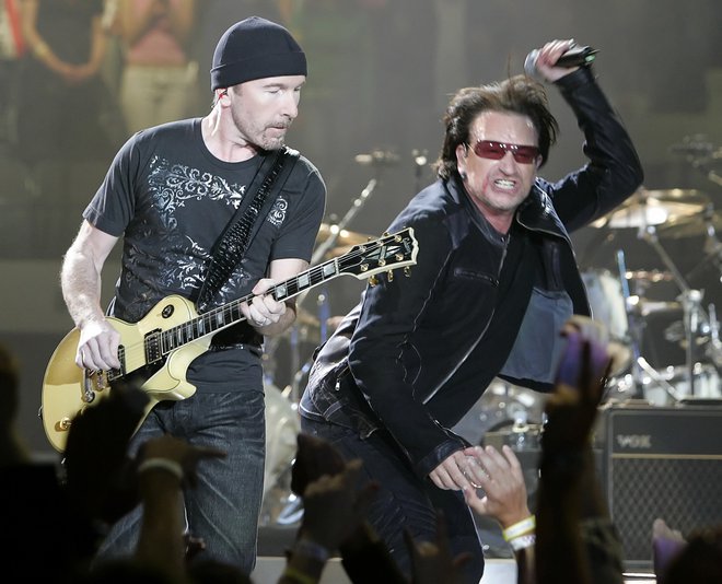Vodilni glas skupine U2 je bolečino ob materini smrti prelil v več pesmi. FOTO: Mike Blake, Reuters
