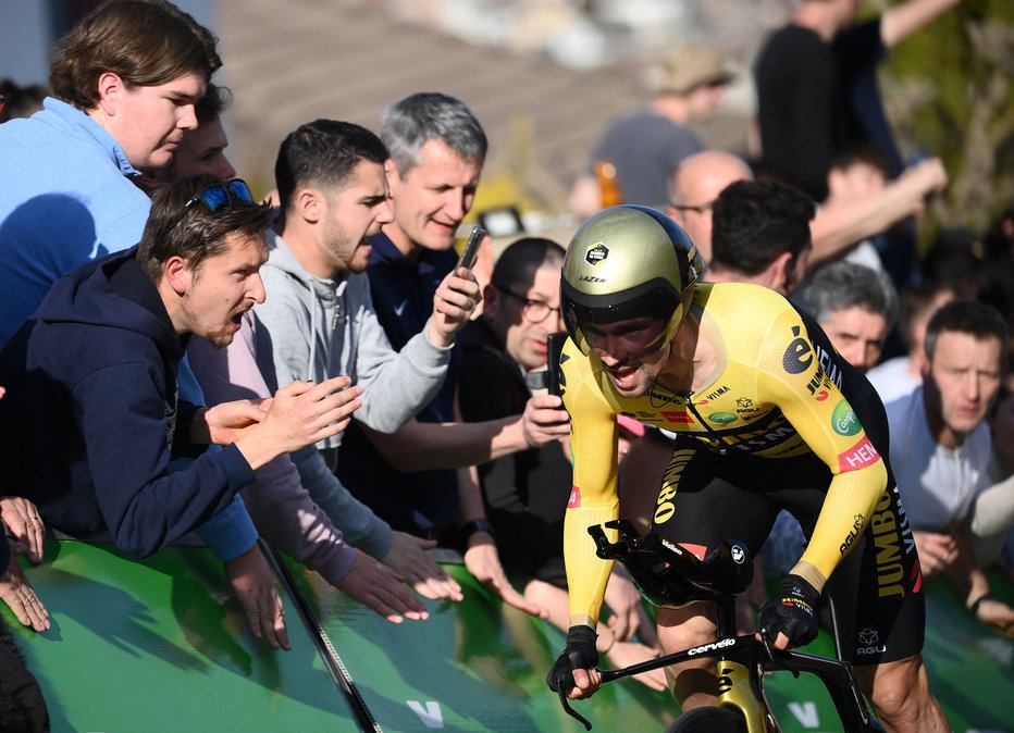 Fotografija: Jumbo-Visma's Slovenian rider Primoz Roglic competes during the 4th stage of the 80th edition of the Paris - Nice cycling race, 13,4 km time trial stage between Domerat and Montlucon, on March 9, 2022. (Photo by FRANCK FIFE / AFP)