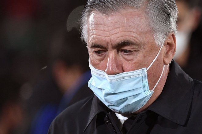 Carlo Ancelotti se je prejšnji teden okužil s covidom-19.FOTO: Jose Jordan/AFP
