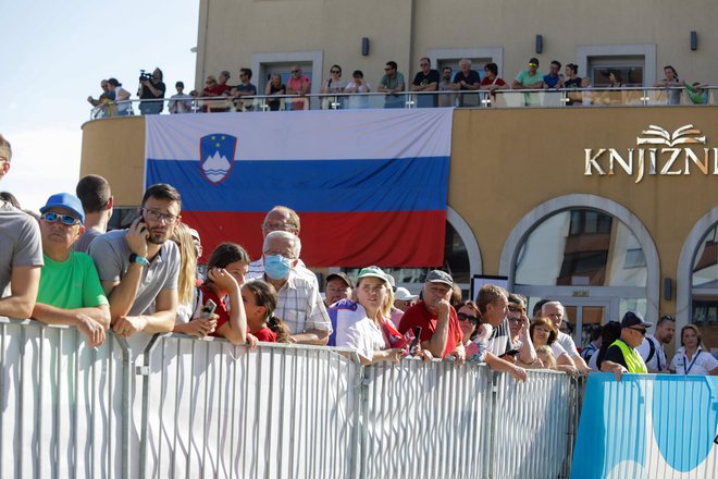 Dirka po Sloveniji je napolnila postojnske ulice. FOTO: Voranc Vogel
