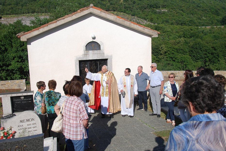 Fotografija: Koprski škof Jurij Bizjak je opravil žegen.

FOTOgrafije: Olga Knez
