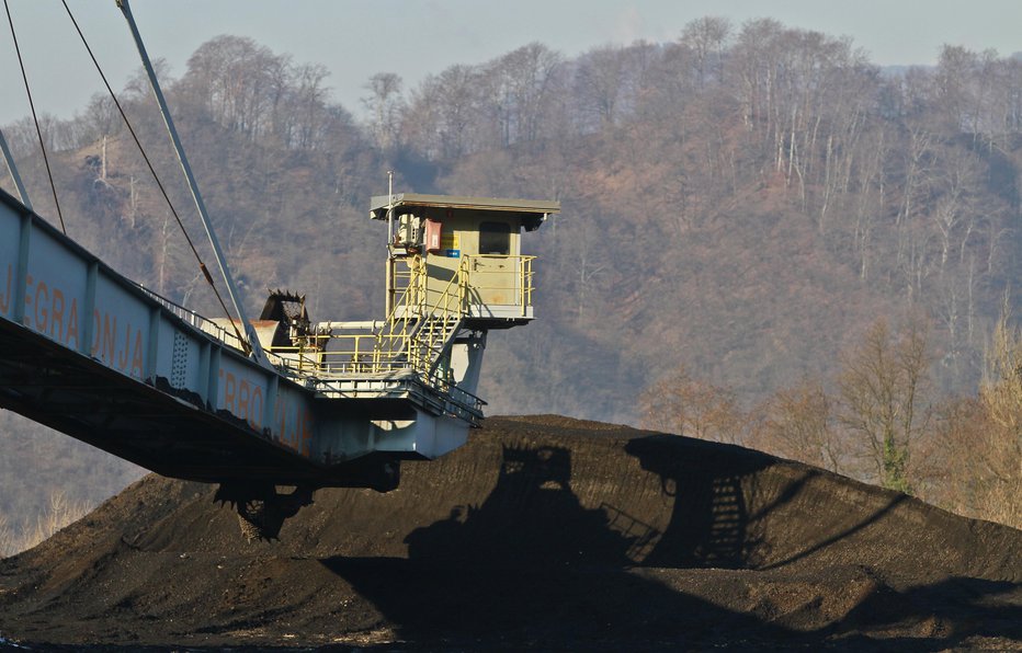 Fotografija: Zadnji kup trboveljskega premoga, ki so ga izkopali in poslali v Termoelektrarno Trbovlje leta 2013. FOTO: Jože Suhadolnik/Delo
