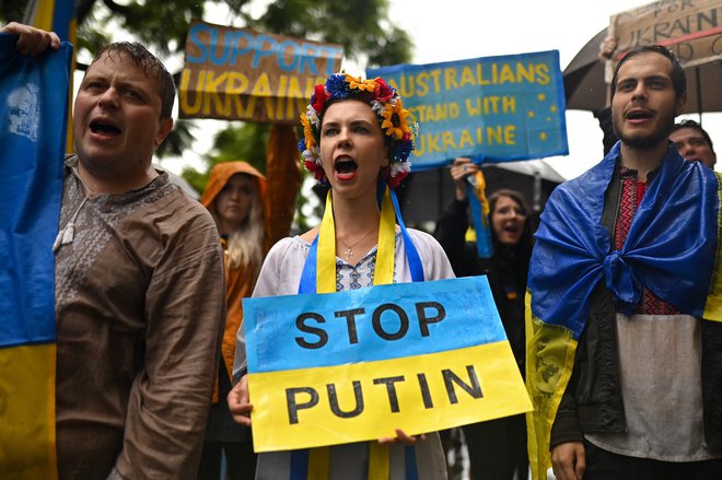 Po svetu se vrstijo protesti proti Rusiji. FOTO: Steven Saphore/AFP
