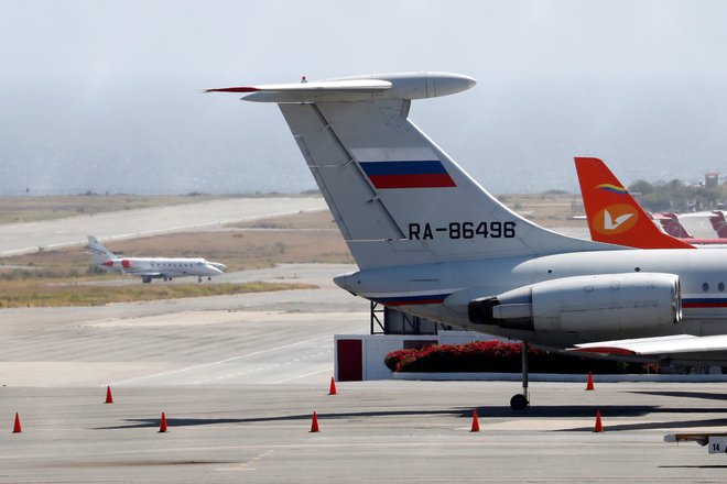 Ruska letala ne smejo letiti čez Slovenijo. FOTO: Carlos Jasso/Reuters
