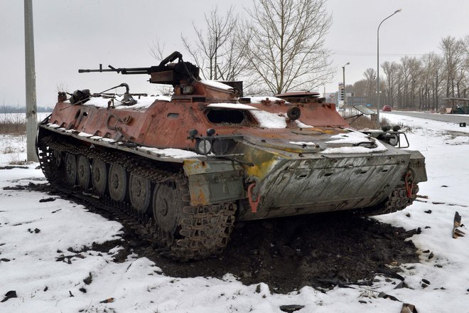 Več držav, med njimi članice Nata in EU, bodo Ukrajini poslale pomoč, tudi protitankovsko orožje in strojnice. FOTO: Sergey Bobok/AFP
