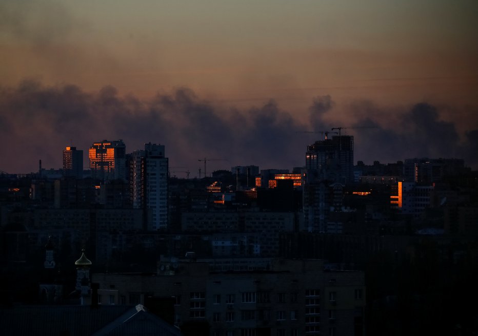 Fotografija: Kijev po obstreljevanju. FOTO: Gleb Garanich/Reuters
