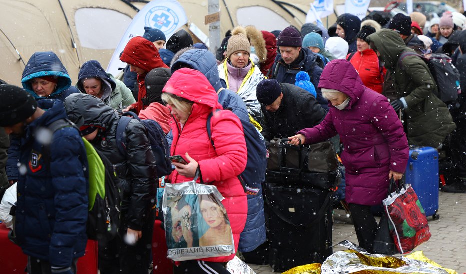 Fotografija: Češke oblasti ocenjujejo, da je od začetka ruske invazije na Ukrajino doslej v državo prispelo približno 200.000 beguncev, od tega polovica otrok.  FOTO: Fabrizio Bensch/Reuters
