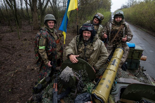 Ukrajinski vojaki na vzhodu Ukrajine. FOTO: Ukrainian Ground Forces/Reuters

