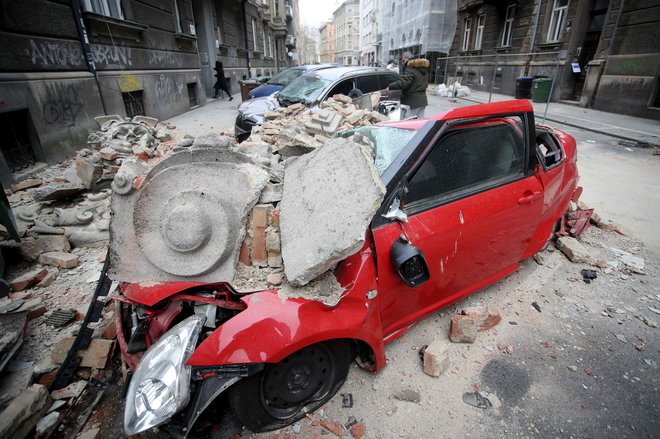Po potresu mestu Zagreb grozi nova nevarnost: močni sunki vetra, ki bodo dosegali hitrost do 70 kilometrov na uro! Foto Damir Sencar/Afp