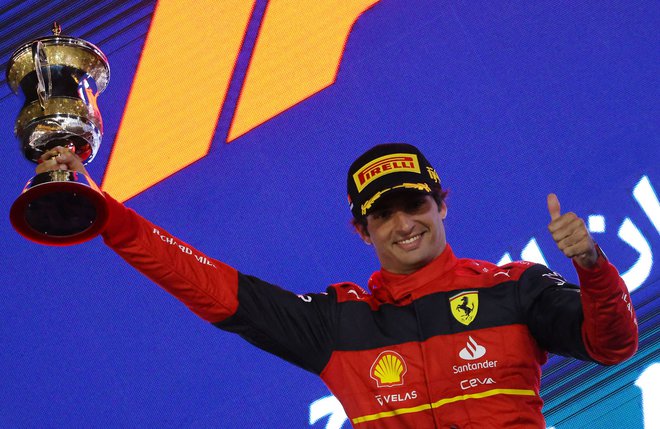 Carlos Sainz si je privozil podaljšanje pogodbe s Ferrarijem. FOTO: Giuseppe Cacace/AFP
