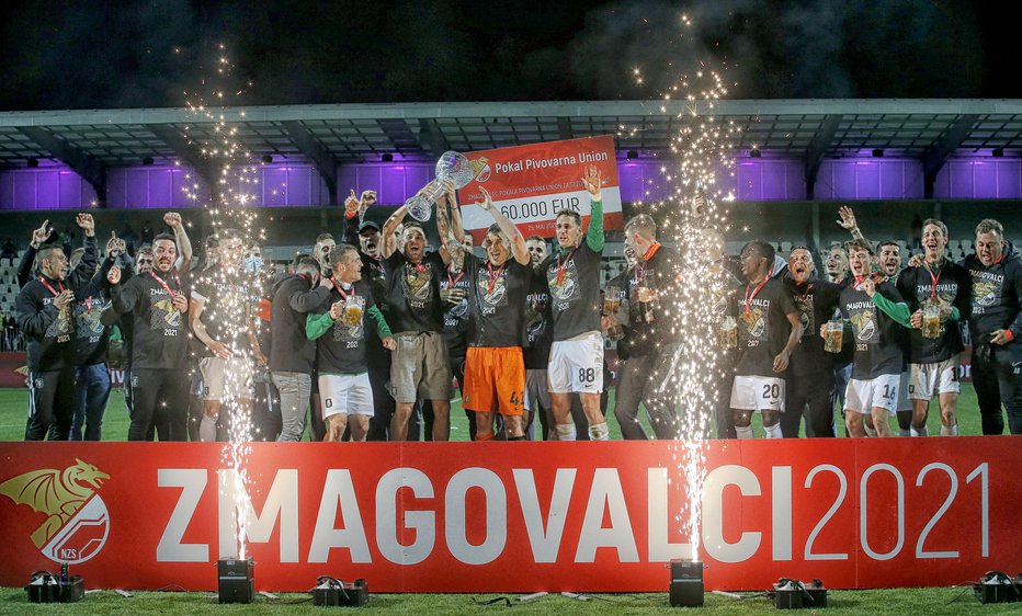 Fotografija: Nogometaši Olimpije so zadnji uspeh dosegli pod Mandarićevim predsedovanjem. FOTO: Blaž Samec
