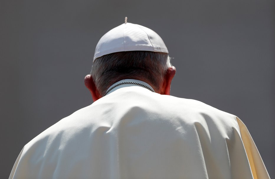 Fotografija: Papeža obtožujejo, da je že od začetka pontifikata vedel za spolne zlorabe. FOTO: Alessandro Bianchi/Reuters
