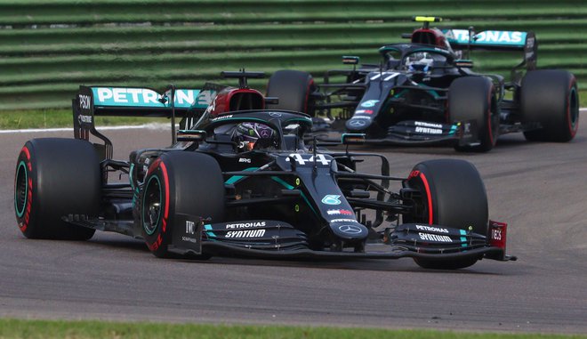 Lewis Hamilton se prebija proti vrhu najboljših voznikov formule ena vseh časov. FOTO: Davide Gennari/AFP