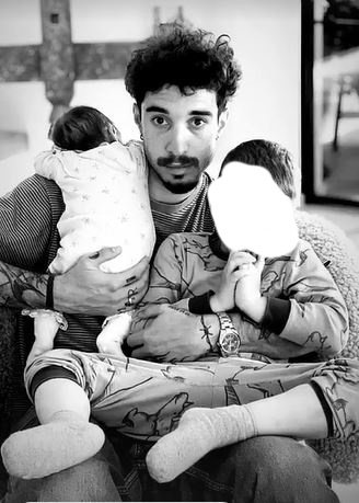 V naročju drži hčerko Viktorijo in sina Bruna, ki ga je imel z bivšo ženo Mateo. FOTO: Instagram

