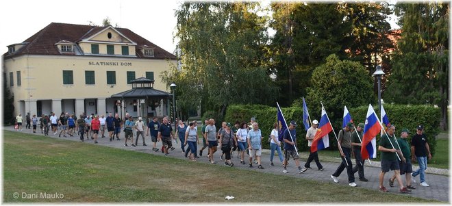 Pohodniki se približujejo cilju v Radencih. FOTO: Dani Mauko
