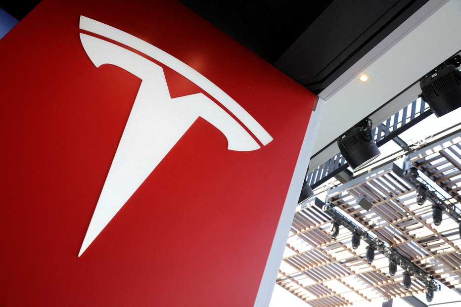 Fotografija: Po poročanju tujih medijev bo Tesla v prihodnjih mesecih odpustil tri odstotke zaposlenih.FOTO: Lucy Nicholson Reuters
