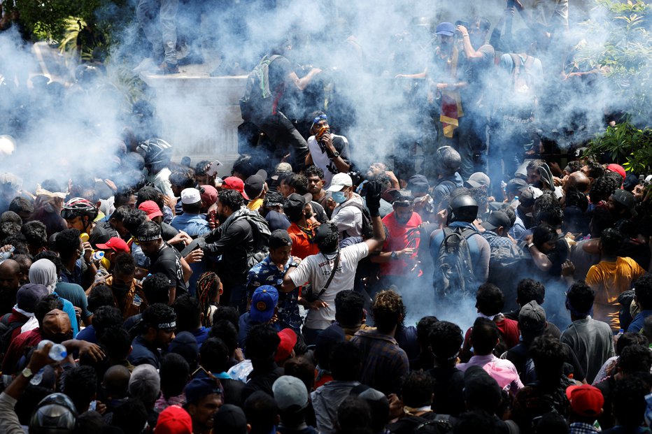 Fotografija: Protestniki ne bodo odnehali. FOTOGRAFIJI: Adnan Abidi/Reuters
