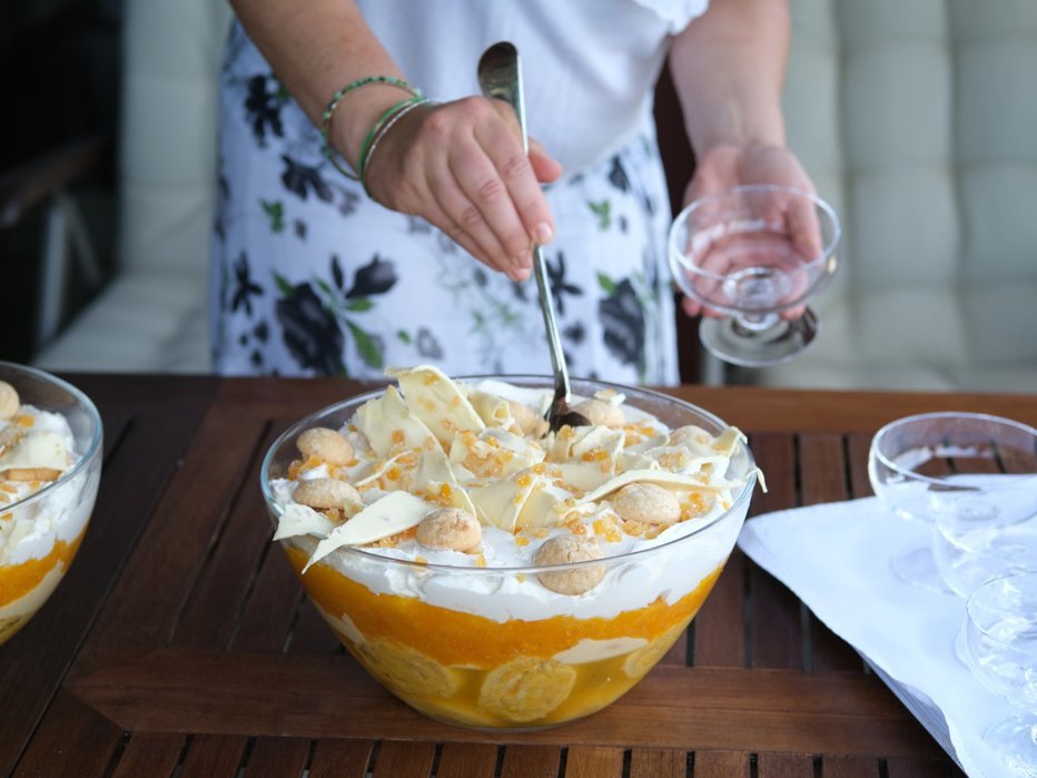 Fotografija: Jubilejni limonov trifle Foto: Špela Ankele
