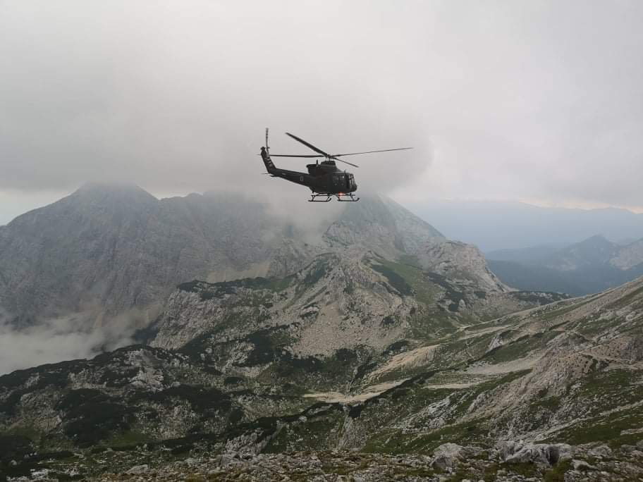 Fotografija: Reševanje s helikopterjem. FOTO: PU Kranj

