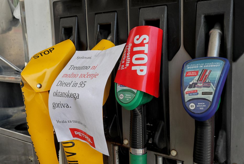 Fotografija: Je res zmanjkalo goriva ali so zavajali potročnike? FOTO: Blaž Samec
