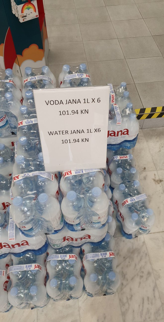 Za šest litrov vode več kot 13 evrov. FOTO: Reddit
