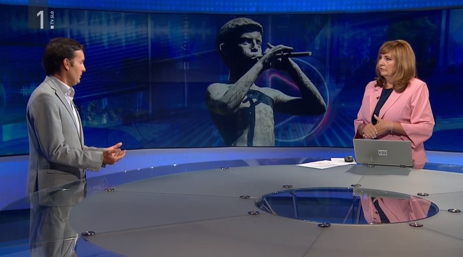Fotografija: Uroš Urbanija in Tanja Starič med pogovorom v oddaji Odmevi na TV Slovenija FOTO: RTV SLOVENIJA
