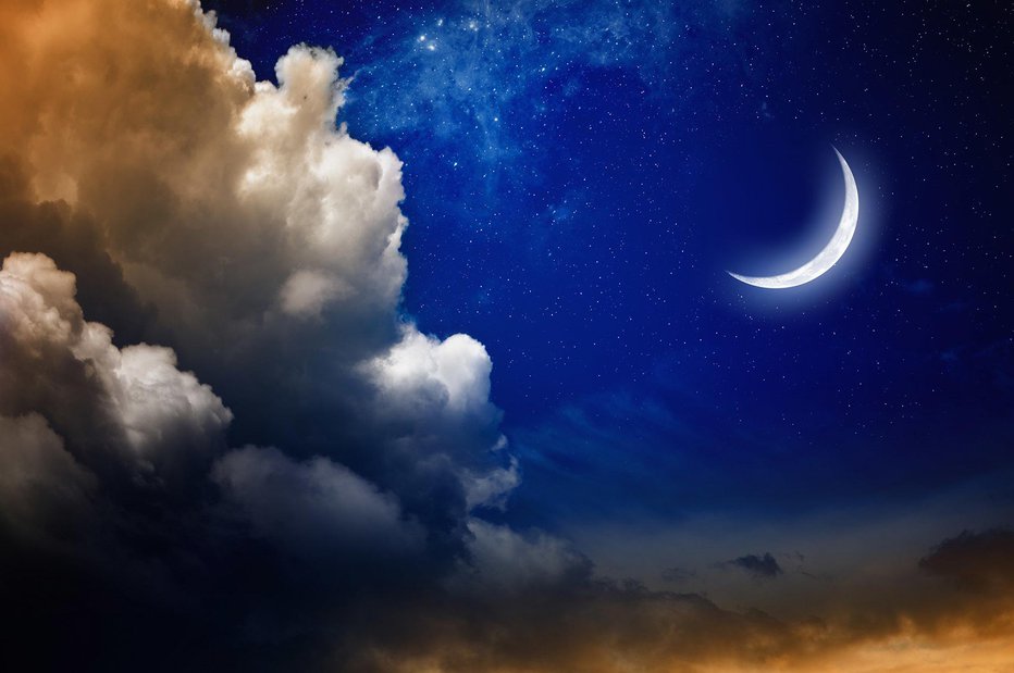 Fotografija: Vsaka mlada luna, tudi ta v levu, je povod za ponovni pregled lastnega življenja. FOTO: Ig0rzh, Getty Images
