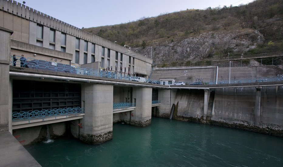 Fotografija: Hidroelektrarna Solkan. FOTO: Jože Suhadolnik, Delo 
