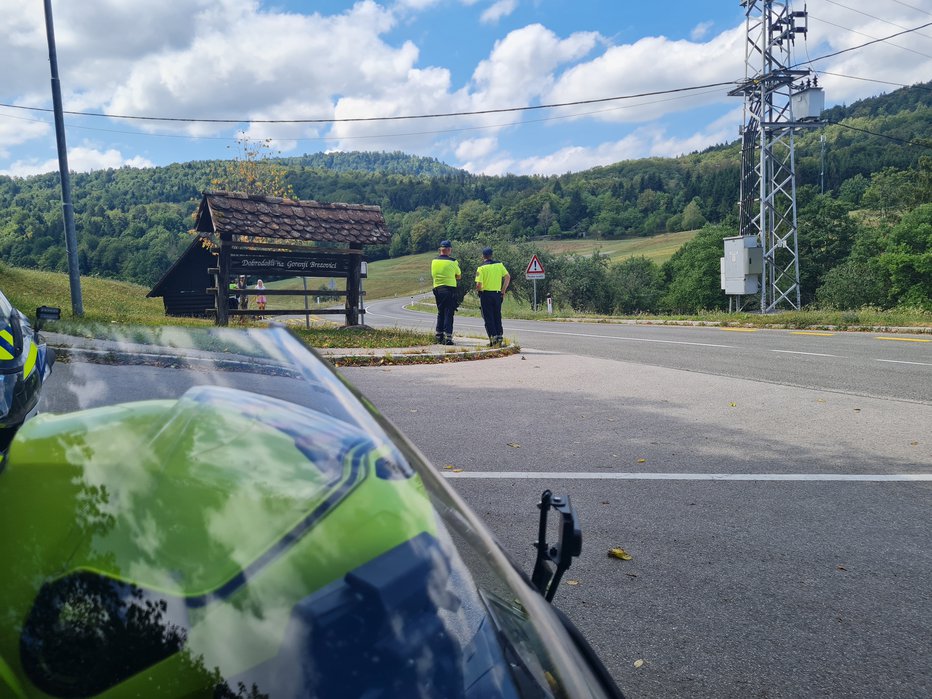 Fotografija: Včeraj so ad hoc nadzor izvedli na pri motoristih priljubljeni cesti na Rakitno. FOTO: PU Ljubljana
