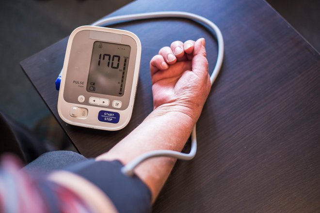 Visok krvni tlak viša tveganje za bolezni srca in infarkt. FOTO: Lordhenrivoton, Getty Images

