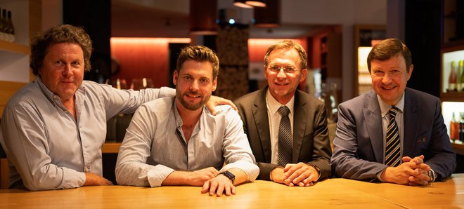 Aljaž s Christophom von Weitzlom, konzulom Gregorjem Jovanom ter Jörgnom Hecklom, županom mesta Bad Windsheim.
