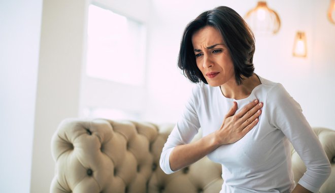 Vse prevečkrat se znake infarkta zamenja za menopavzne. FOTO: Povozniuk, Getty Images
