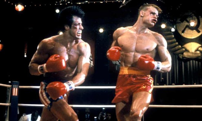 Stallone in Lundgren v boksarskih hlačkah svojih ikonskih alter egov, Rockyja in Ivana. FOTO: Press Release
