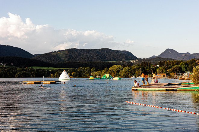 Jezero ponuja vrsto možnosti za vodne aktivnosti.
