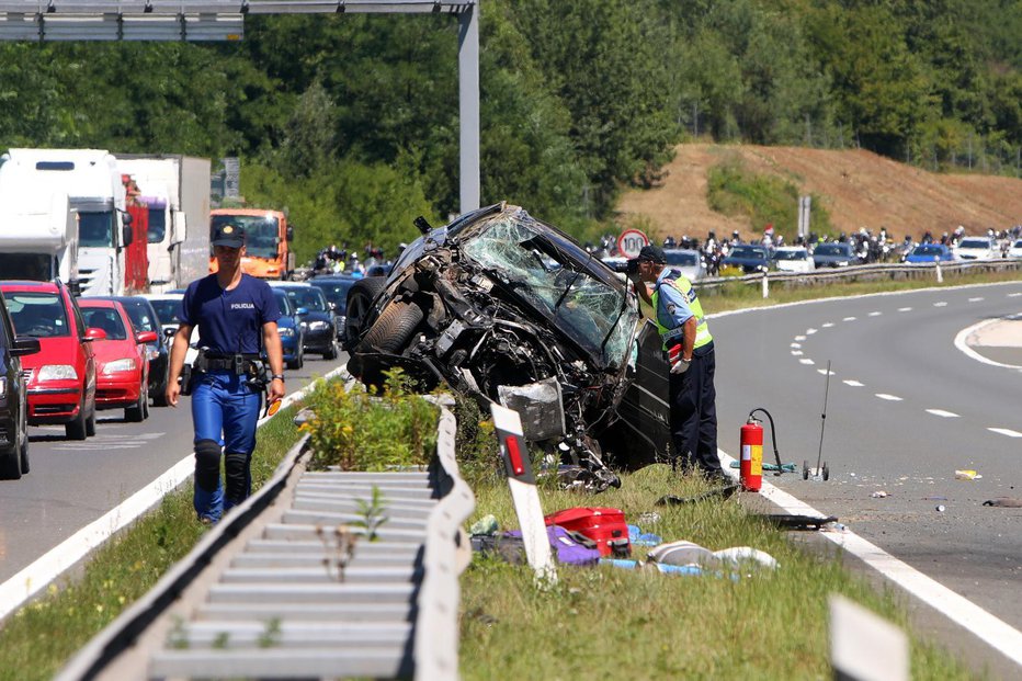 Fotografija: Nesreča se je zgodila na voznem pasu v smeri Zagreba, en avto je končal na varovalni ograji. FOTO: Kristina Štedul Fabac, Pixsell
