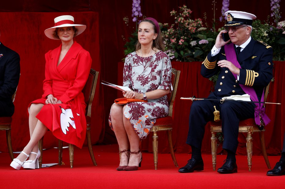 Fotografija: Kraljevim se pridruži tudi na uradnih dogodkih. FOTO: Yves Herman, Reuters
