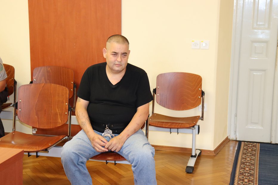 Fotografija: Slavko Hudorovac se zagovarja zaradi očitkov o poskusu uboja. A trdi, da ni streljal on. FOTOGRAFIJI: Tanja Jakše Gazvoda
