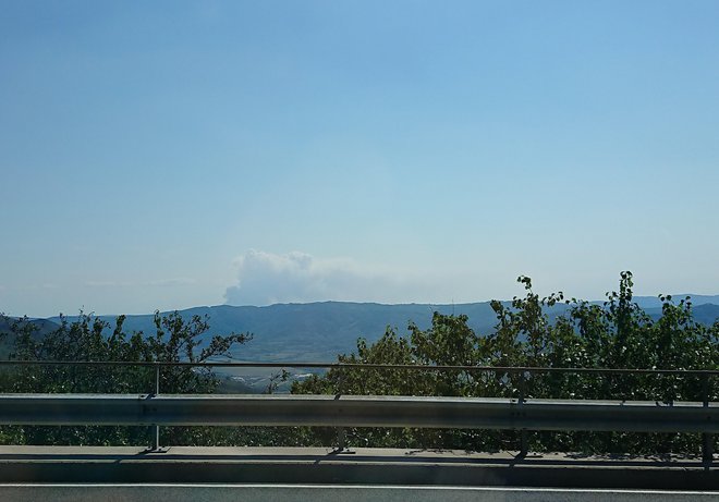 Pogled iz Vipavske doline proti Socerbu. FOTO: bralec Niko
