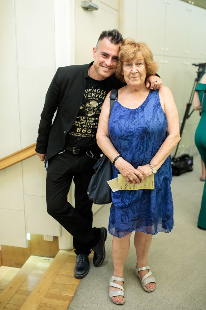 Pevec Omar Naber je na koncert klavirskega mojstra prišel s svojo največjo oboževalko, glasbeno pedagoginjo in prav tako pianistko, mamo Alenko. FOTO: Mediaspeed
