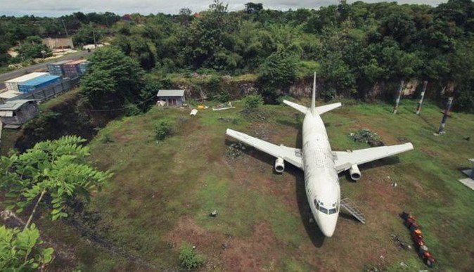 Fotografija: Zapuščeno letalo propada. FOTO: Instagram

