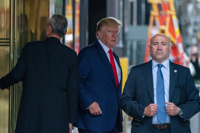 Donald Trump v New Yorku dva dni po preiskavi posestva Mar-a-Lago. FOTO: David Dee Delgado, Reuters
