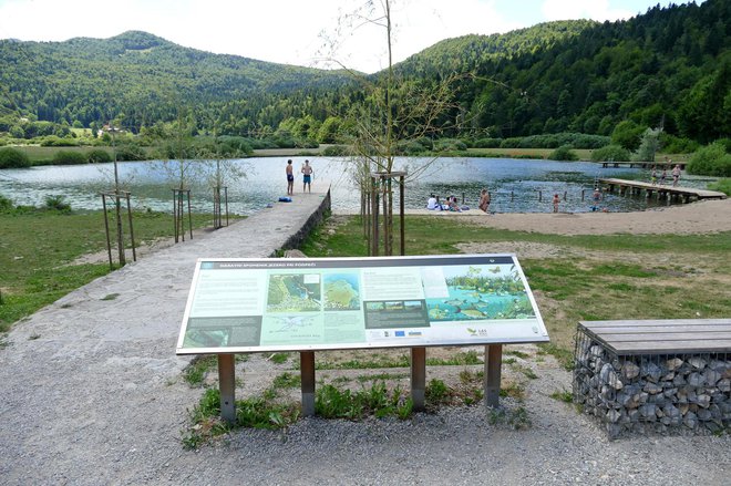 Občina Brezovica je lani okolico Podpeškega jezera temeljito obnovila.
