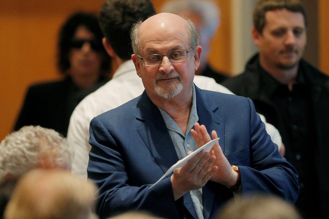 Rushdie je v preteklosti večkrat doživel grožnje s smrtjo. FOTO: Brian Snyder, Reuters
