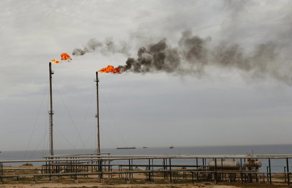 Fotografija: Na drugi strani je medtem proizvodnjo nafte okrepila Libija. FOTO: Ismail Zitouny, Reuters Pictures
