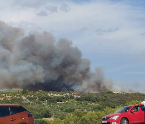 Fotografija: V Dalmaciji je izbruhnil velik požar. FOTO: Facebook Vatrogasci, 193
