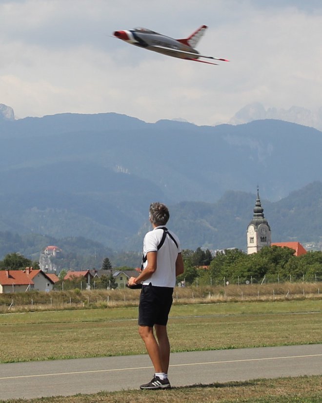 Aleš Gašparič si je F-103 popeljal nad glavo. FOTO: Boštjan Fon
