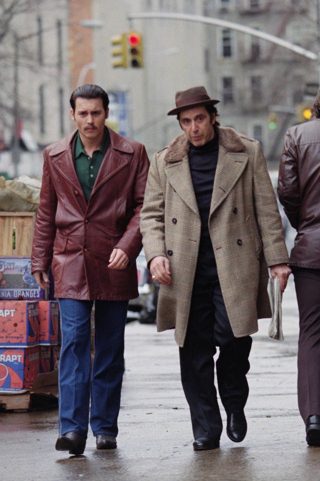 Depp in Pacino sta skupaj že sodelovala pri filmu Donnie Brasco.
