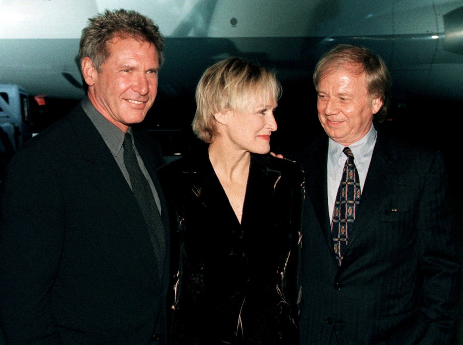 Fotografija: Film Ugrabitev s Harrisonom Fordom in Glenn Close je bil ena večjih uspešnic leta 1997. Petersen na fotografiji skrajno desno. FOTO: Ralph Orlowski/Reuters
