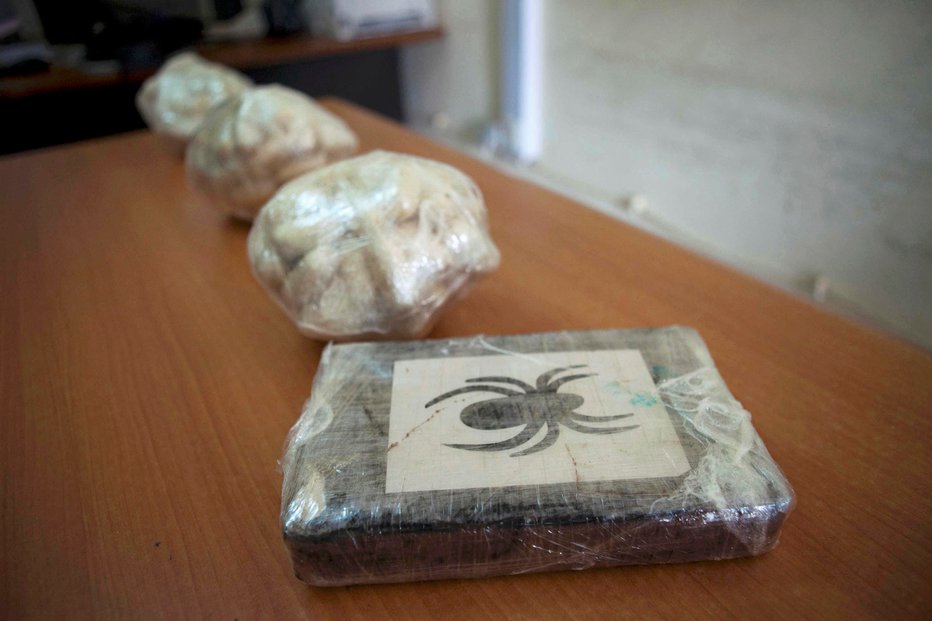 Fotografija: Našli so 92 škatel z 2300 paketi kokaina po en kilogram. FOTO: Joe Penney Reuters
