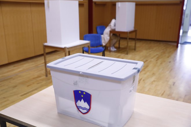 V ponedeljek bodo začeli teči roki za volilna opravila za predsedniške volitve, ki bodo 23. oktobra. FOTO: Leon Vidic/delo
